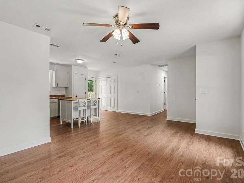 5301 Great Wagon Road, Charlotte, NC 28215.  MLS# CAR4401057, YatesRealty ID 37982. 
