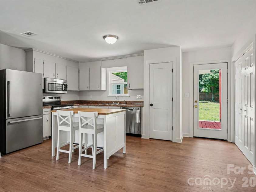5301 Great Wagon Road, Charlotte, NC 28215.  MLS# CAR4401057, YatesRealty ID 37982. 