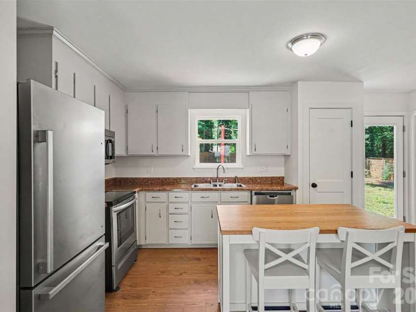 5301 Great Wagon Road, Charlotte, NC 28215.  MLS# CAR4401057, YatesRealty ID 37982. 