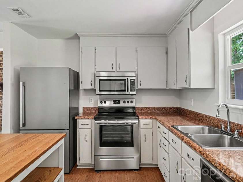 5301 Great Wagon Road, Charlotte, NC 28215.  MLS# CAR4401057, YatesRealty ID 37982. 