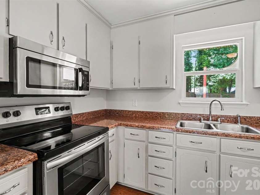 5301 Great Wagon Road, Charlotte, NC 28215.  MLS# CAR4401057, YatesRealty ID 37982. 