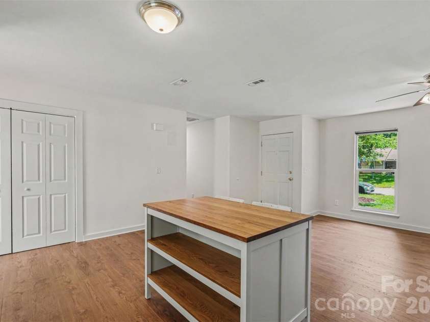 5301 Great Wagon Road, Charlotte, NC 28215.  MLS# CAR4401057, YatesRealty ID 37982. 