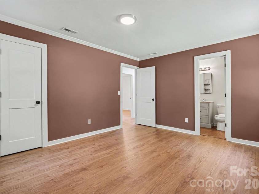 5301 Great Wagon Road, Charlotte, NC 28215.  MLS# CAR4401057, YatesRealty ID 37982. 