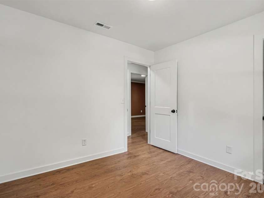 5301 Great Wagon Road, Charlotte, NC 28215.  MLS# CAR4401057, YatesRealty ID 37982. 