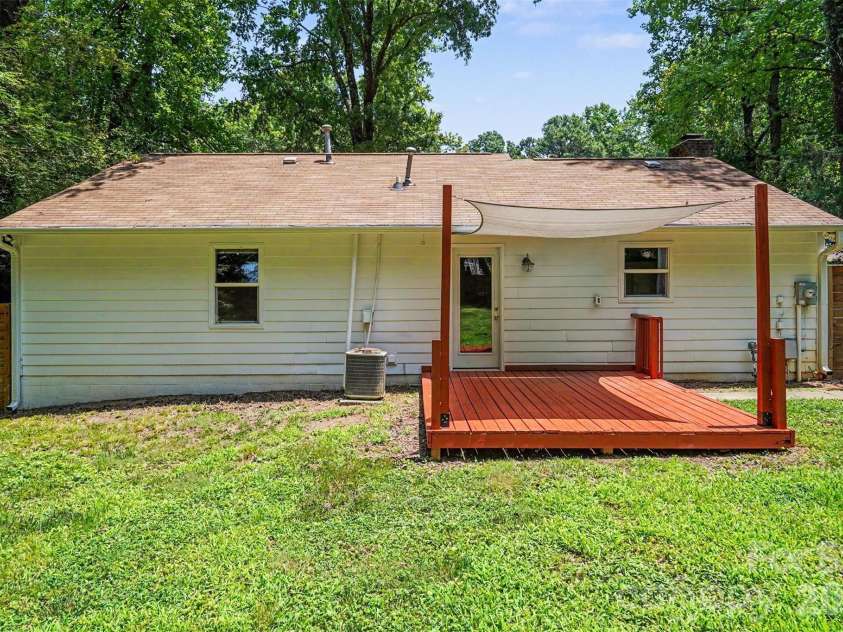5301 Great Wagon Road, Charlotte, NC 28215.  MLS# CAR4401057, YatesRealty ID 37982. 