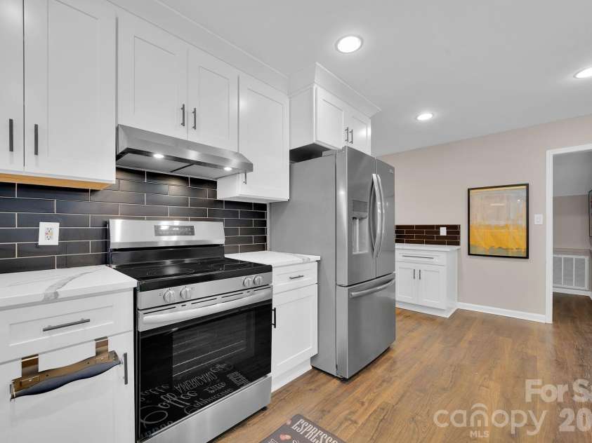 3616 Linden Berry Lane, Charlotte, NC 28269.  MLS# CAR4398496, YatesRealty ID 37983. Kitchen