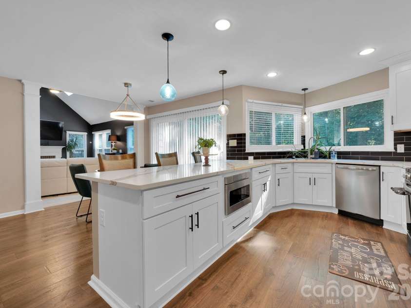 3616 Linden Berry Lane, Charlotte, NC 28269.  MLS# CAR4398496, YatesRealty ID 37983. Kitchen