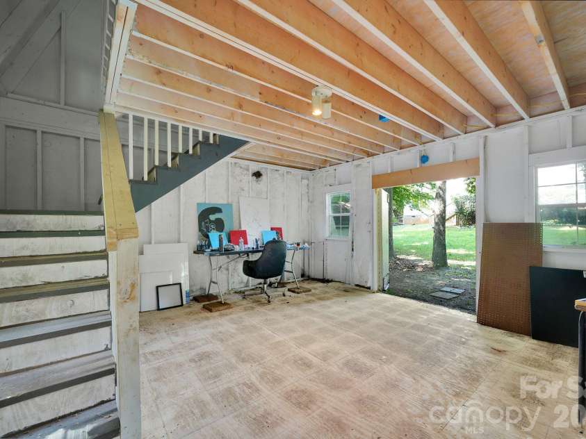 3616 Linden Berry Lane, Charlotte, NC 28269.  MLS# CAR4398496, YatesRealty ID 37983. Powered Workshop