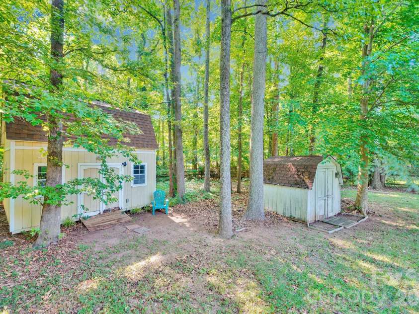 3616 Linden Berry Lane, Charlotte, NC 28269.  MLS# CAR4398496, YatesRealty ID 37983. Powered workshop and storage shed