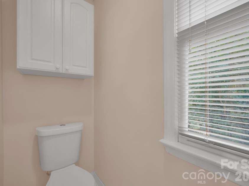 3616 Linden Berry Lane, Charlotte, NC 28269.  MLS# CAR4398496, YatesRealty ID 37983. Primary Bathroom