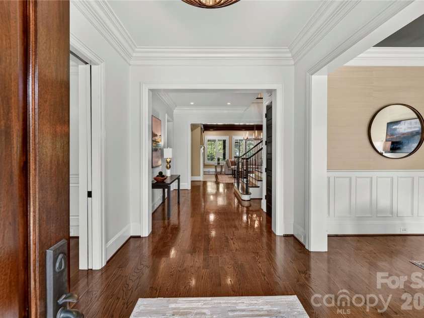 808 Huntington Park Drive, Charlotte, NC 28211.  MLS# CAR4369492, YatesRealty ID 37985. 