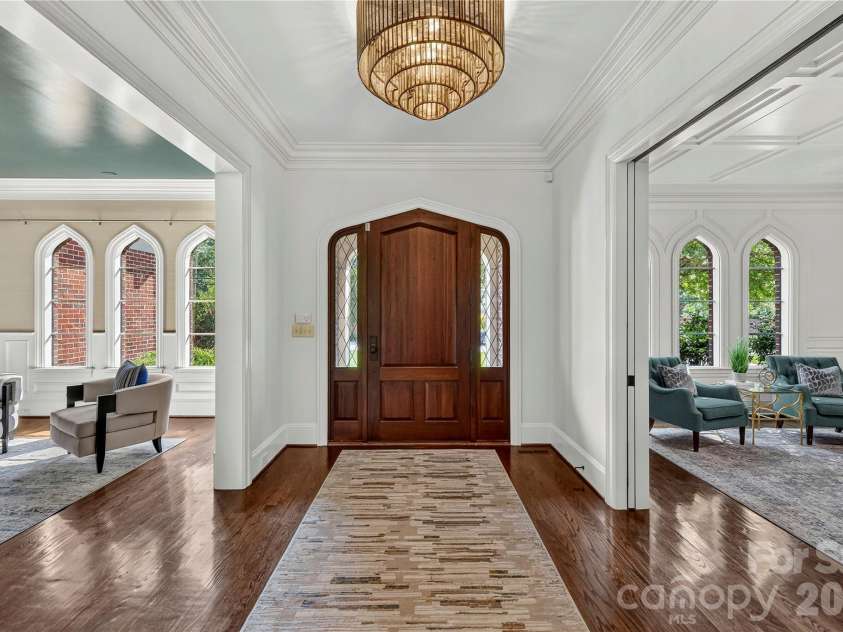 808 Huntington Park Drive, Charlotte, NC 28211.  MLS# CAR4369492, YatesRealty ID 37985. 