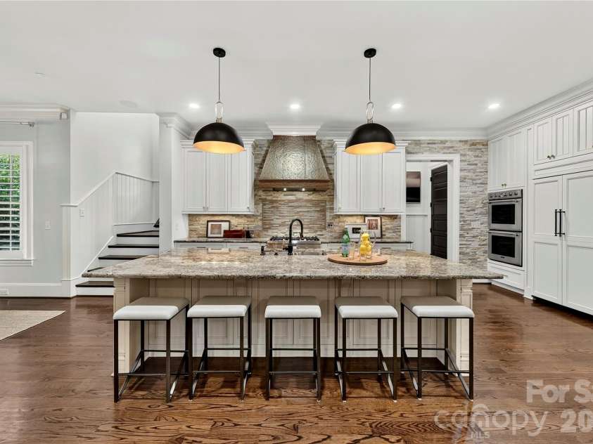 808 Huntington Park Drive, Charlotte, NC 28211.  MLS# CAR4369492, YatesRealty ID 37985. 