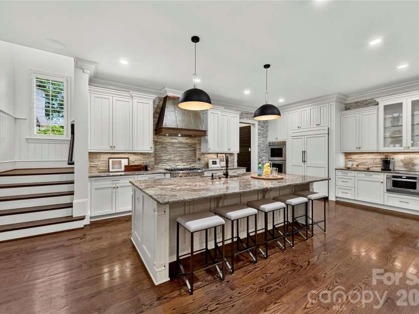 808 Huntington Park Drive, Charlotte, NC 28211.  MLS# CAR4369492, YatesRealty ID 37985. 