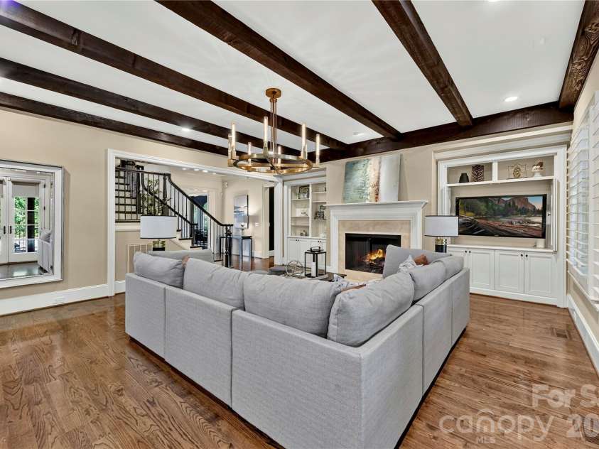 808 Huntington Park Drive, Charlotte, NC 28211.  MLS# CAR4369492, YatesRealty ID 37985. 