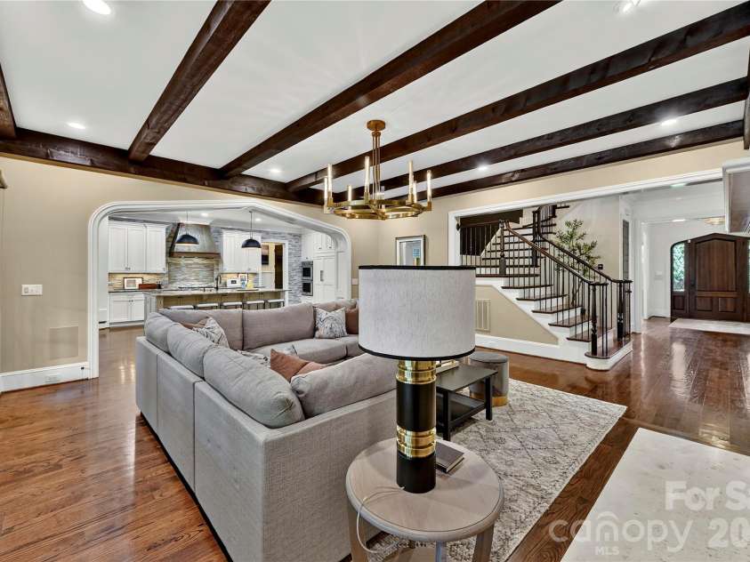 808 Huntington Park Drive, Charlotte, NC 28211.  MLS# CAR4369492, YatesRealty ID 37985. 