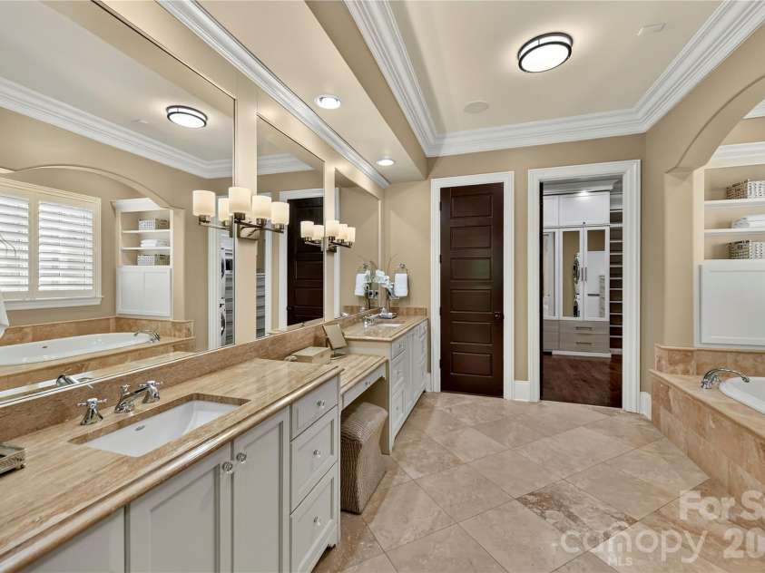 808 Huntington Park Drive, Charlotte, NC 28211.  MLS# CAR4369492, YatesRealty ID 37985. 