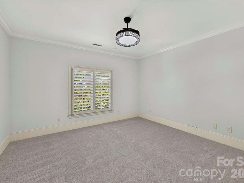 808 Huntington Park Drive, Charlotte, NC 28211.  MLS# CAR4369492, YatesRealty ID 37985. 