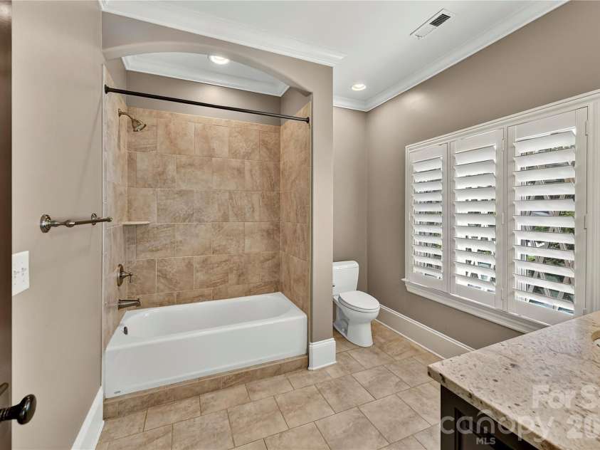808 Huntington Park Drive, Charlotte, NC 28211.  MLS# CAR4369492, YatesRealty ID 37985. 