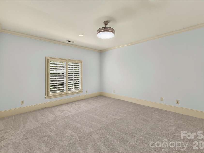 808 Huntington Park Drive, Charlotte, NC 28211.  MLS# CAR4369492, YatesRealty ID 37985. 