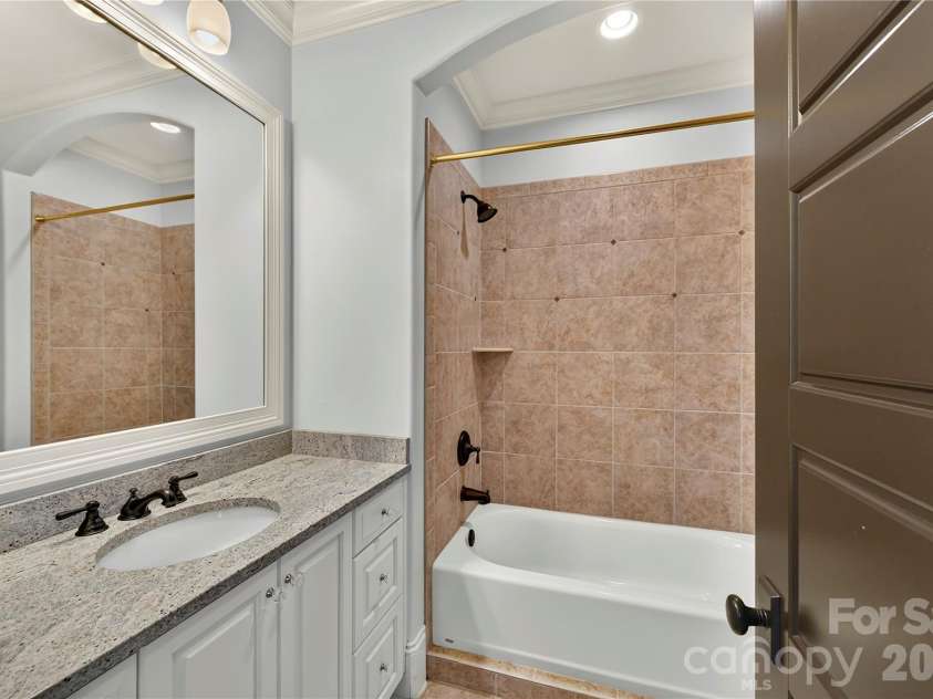 808 Huntington Park Drive, Charlotte, NC 28211.  MLS# CAR4369492, YatesRealty ID 37985. 