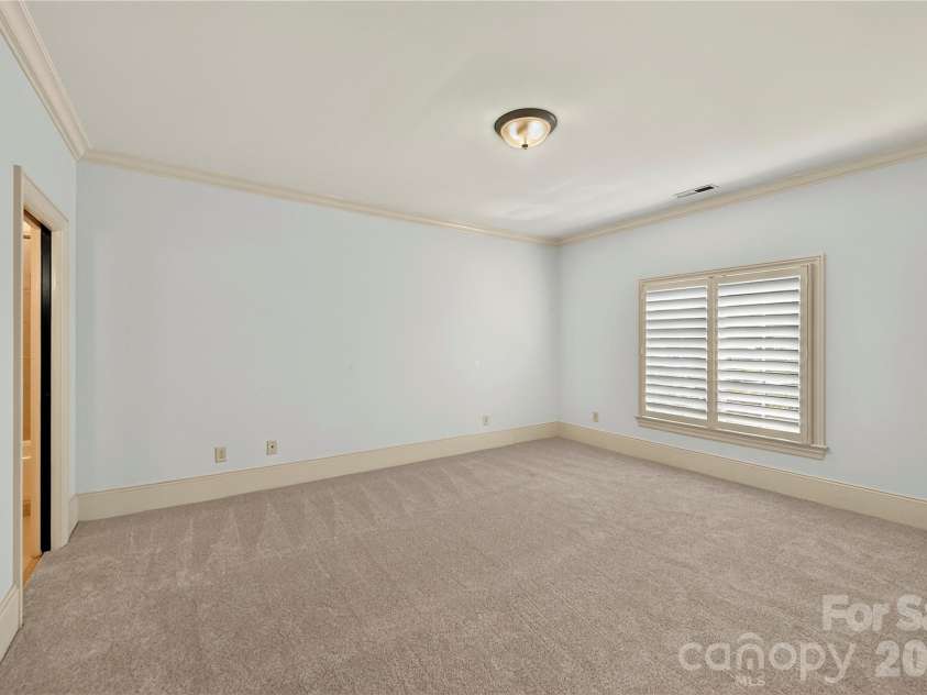 808 Huntington Park Drive, Charlotte, NC 28211.  MLS# CAR4369492, YatesRealty ID 37985. 
