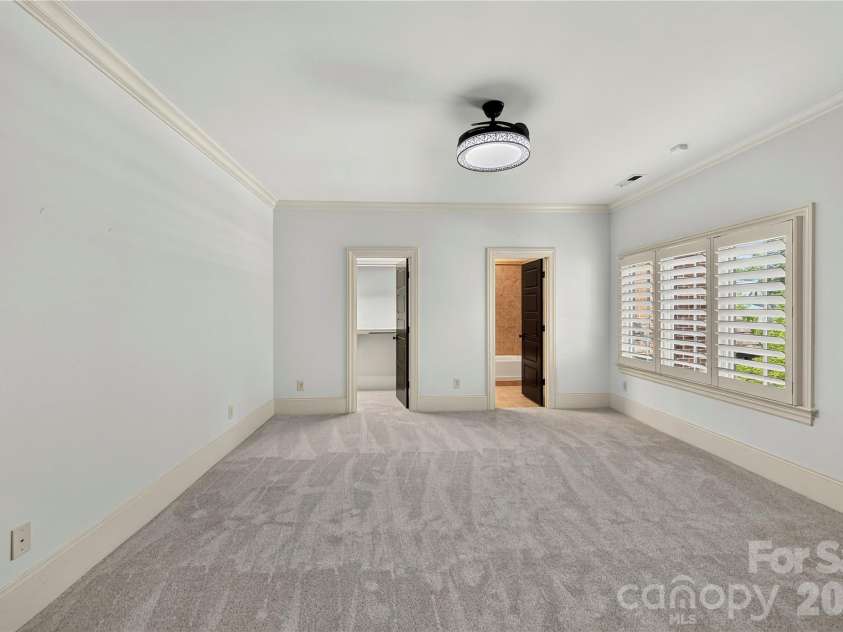 808 Huntington Park Drive, Charlotte, NC 28211.  MLS# CAR4369492, YatesRealty ID 37985. 