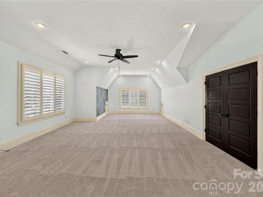808 Huntington Park Drive, Charlotte, NC 28211.  MLS# CAR4369492, YatesRealty ID 37985. 