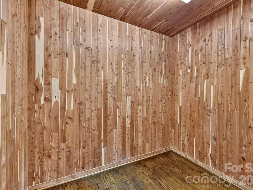 808 Huntington Park Drive, Charlotte, NC 28211.  MLS# CAR4369492, YatesRealty ID 37985. 