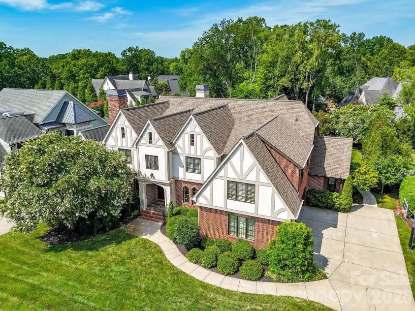 808 Huntington Park Drive, Charlotte, NC 28211.  MLS# CAR4369492, YatesRealty ID 37985. Chiott Custom Home