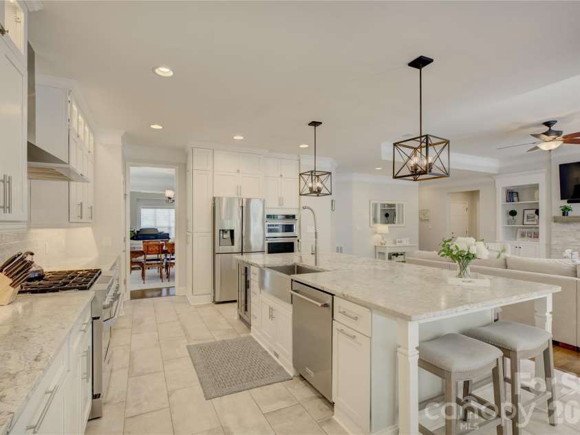 13722 Glen Abbey Drive, Charlotte, NC 28278.  MLS# CAR4391343, YatesRealty ID 37986. 