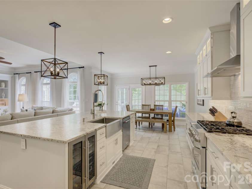 13722 Glen Abbey Drive, Charlotte, NC 28278.  MLS# CAR4391343, YatesRealty ID 37986. 