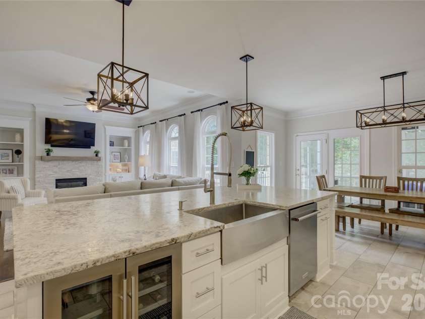 13722 Glen Abbey Drive, Charlotte, NC 28278.  MLS# CAR4391343, YatesRealty ID 37986. 