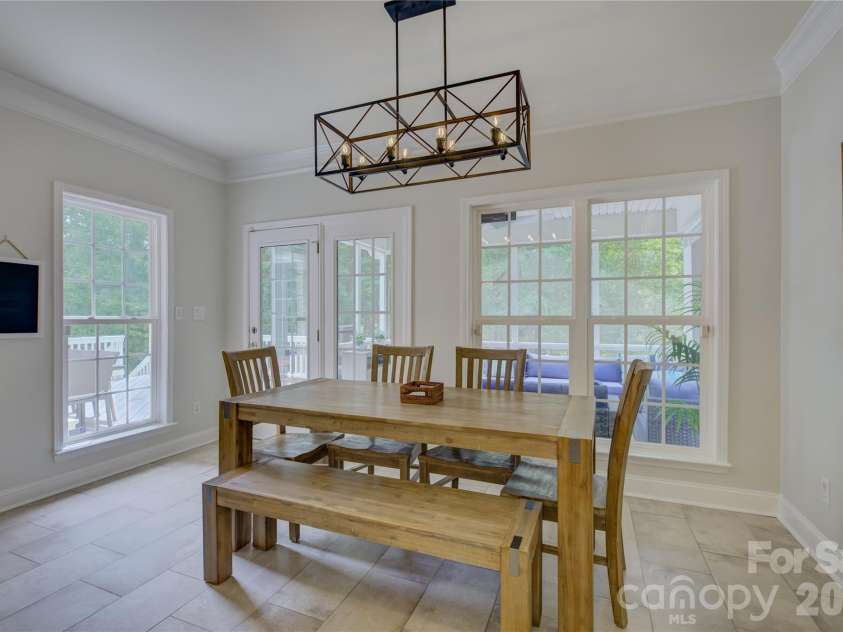 13722 Glen Abbey Drive, Charlotte, NC 28278.  MLS# CAR4391343, YatesRealty ID 37986. 