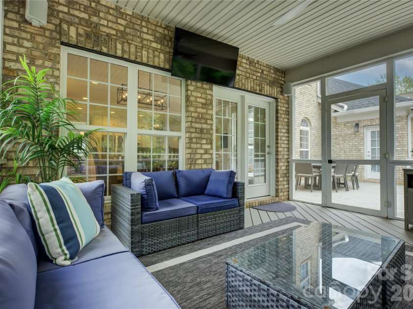 13722 Glen Abbey Drive, Charlotte, NC 28278.  MLS# CAR4391343, YatesRealty ID 37986. 