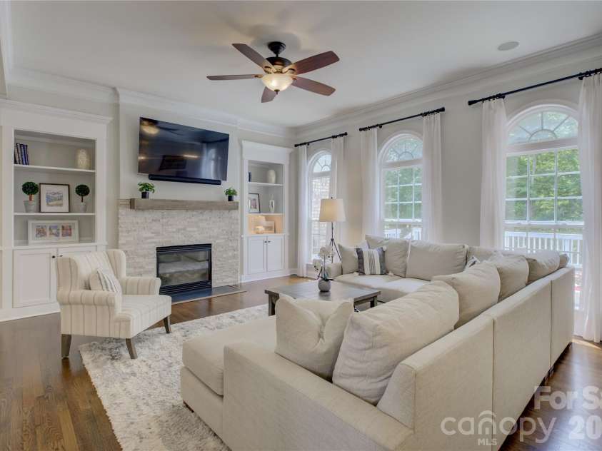 13722 Glen Abbey Drive, Charlotte, NC 28278.  MLS# CAR4391343, YatesRealty ID 37986. 