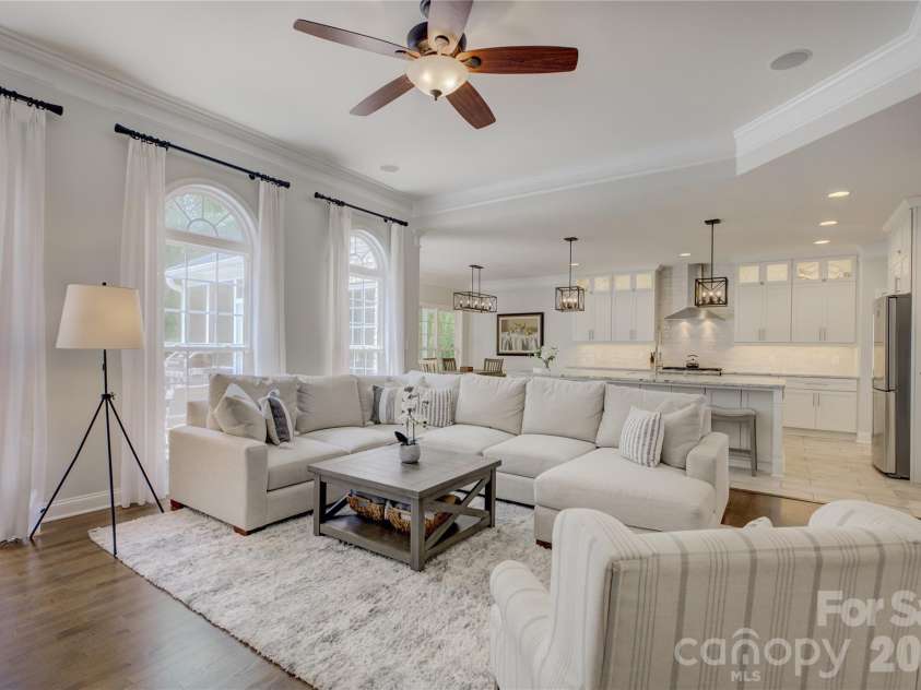 13722 Glen Abbey Drive, Charlotte, NC 28278.  MLS# CAR4391343, YatesRealty ID 37986. 