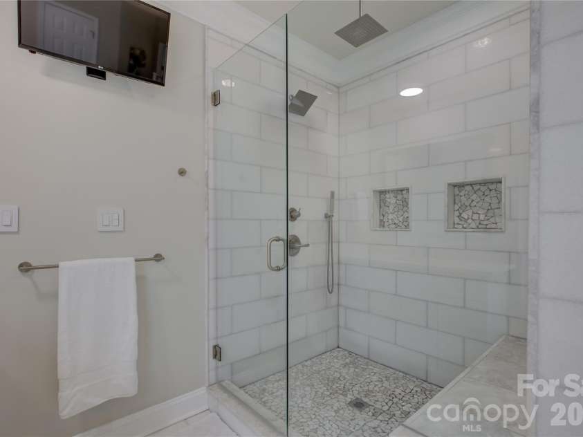 13722 Glen Abbey Drive, Charlotte, NC 28278.  MLS# CAR4391343, YatesRealty ID 37986. 