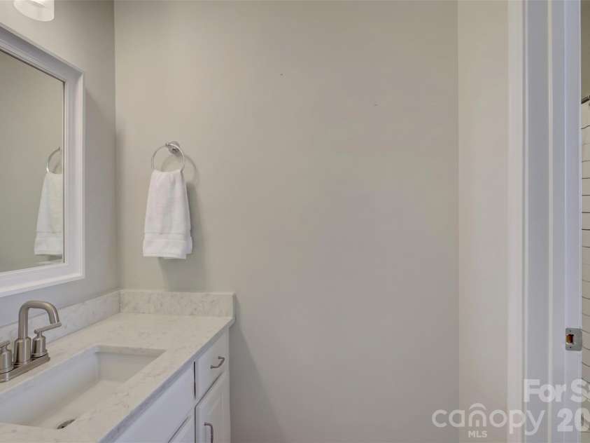 13722 Glen Abbey Drive, Charlotte, NC 28278.  MLS# CAR4391343, YatesRealty ID 37986. 