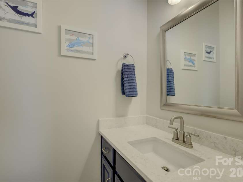 13722 Glen Abbey Drive, Charlotte, NC 28278.  MLS# CAR4391343, YatesRealty ID 37986. 