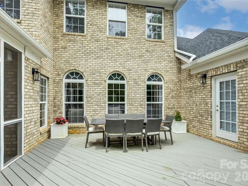 13722 Glen Abbey Drive, Charlotte, NC 28278.  MLS# CAR4391343, YatesRealty ID 37986. 