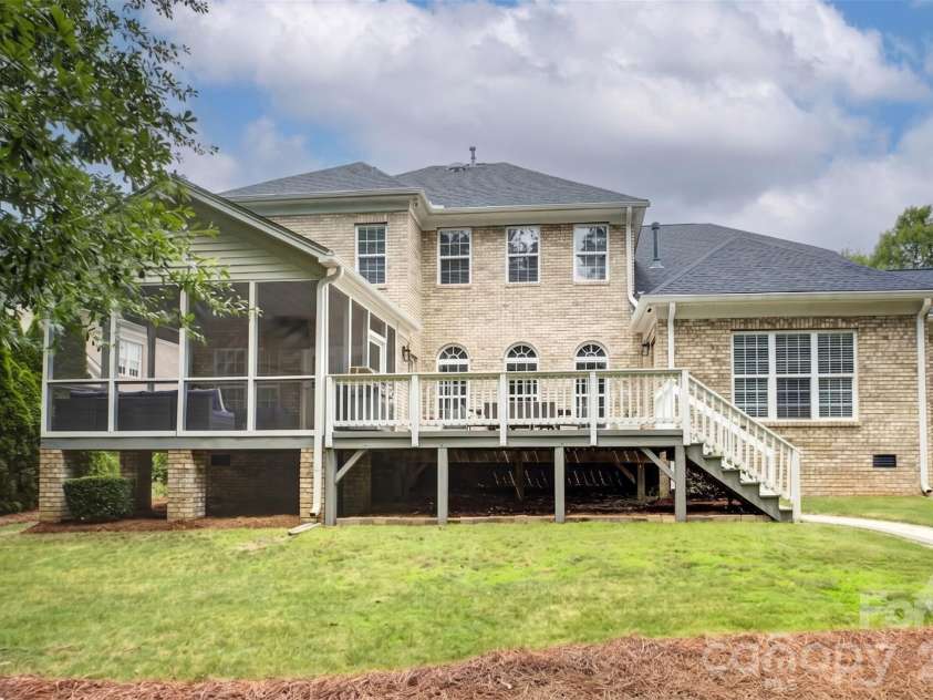 13722 Glen Abbey Drive, Charlotte, NC 28278.  MLS# CAR4391343, YatesRealty ID 37986. 