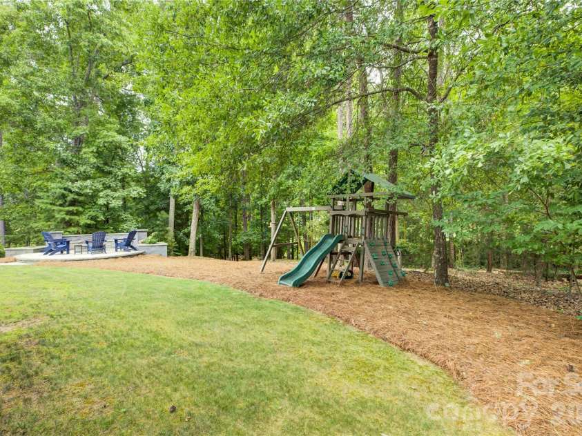 13722 Glen Abbey Drive, Charlotte, NC 28278.  MLS# CAR4391343, YatesRealty ID 37986. 