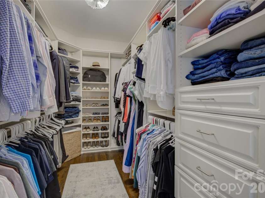 13722 Glen Abbey Drive, Charlotte, NC 28278.  MLS# CAR4391343, YatesRealty ID 37986. Custom built closets