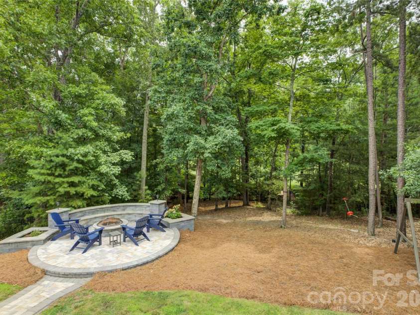 13722 Glen Abbey Drive, Charlotte, NC 28278.  MLS# CAR4391343, YatesRealty ID 37986. Fantastic back yard located on hole 3