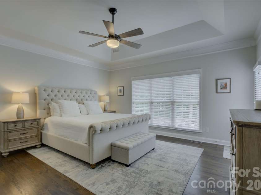 13722 Glen Abbey Drive, Charlotte, NC 28278.  MLS# CAR4391343, YatesRealty ID 37986. Primary suite located on the main level.