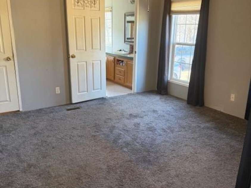 127 Knight N Gail Drive, Mooresville, NC 28115.  MLS# CAR4341014, YatesRealty ID 3799. Large Master Bedroom-walk in Closet