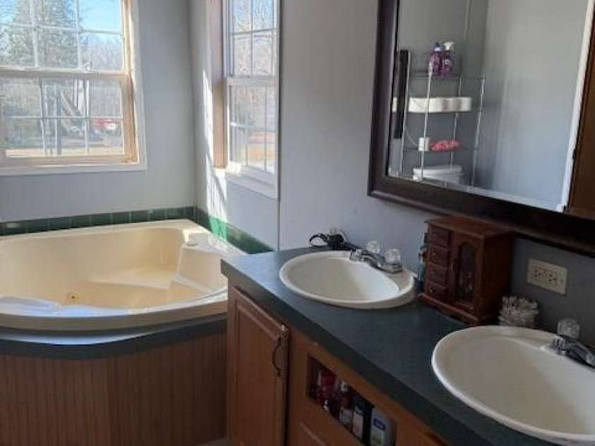 127 Knight N Gail Drive, Mooresville, NC 28115.  MLS# CAR4341014, YatesRealty ID 3799. Mas Bath w/ his & hers sBowls in  Vanity