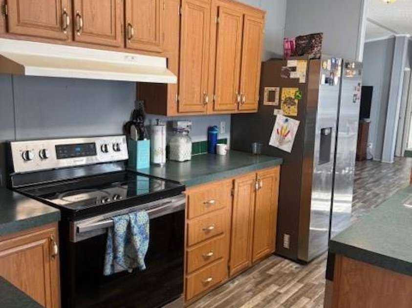 127 Knight N Gail Drive, Mooresville, NC 28115.  MLS# CAR4341014, YatesRealty ID 3799. SS  appliances-light wooden cabinets