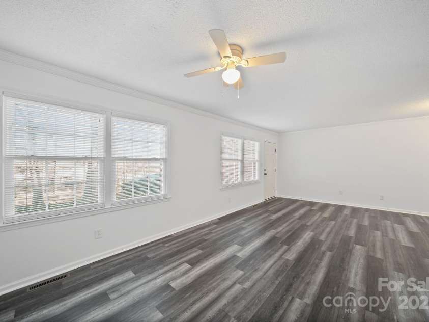 855 Nottingham Drive, Gastonia, NC 28054.  MLS# CAR4332279, YatesRealty ID 3799. 